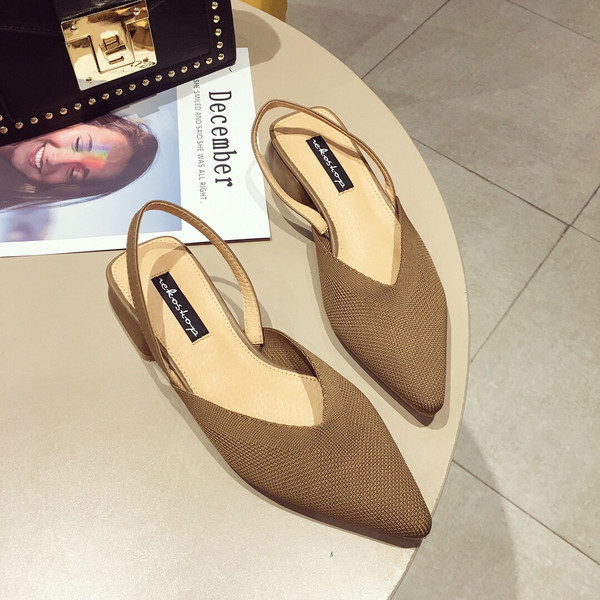 Lihtne terava mustriga sandaalid