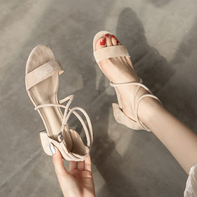 Ristirihmadega vabaaja sandaalid