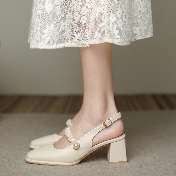 Pandlaga ja 5,5 cm paksuse kontsaga naiste sandaalid