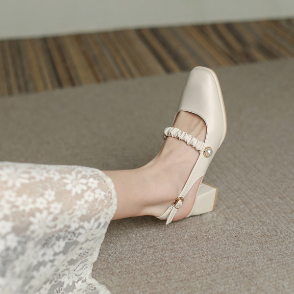 Pandlaga ja 5,5 cm paksuse kontsaga naiste sandaalid