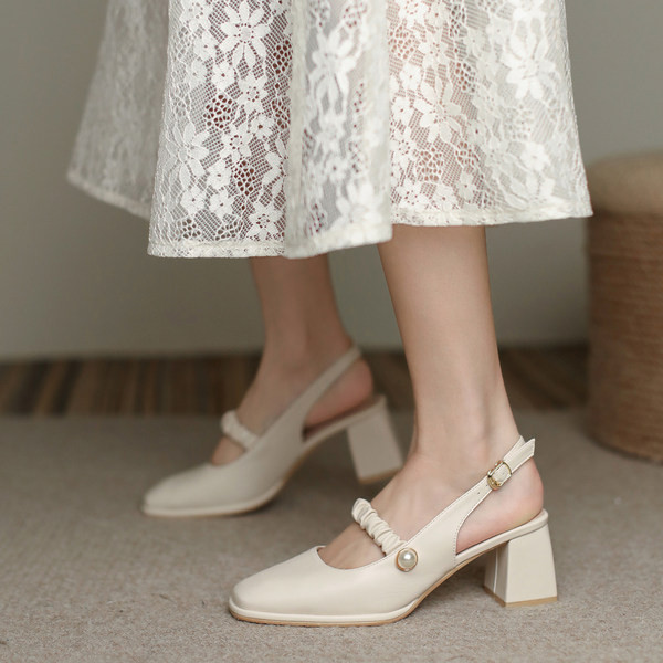 Pandlaga ja 5,5 cm paksuse kontsaga naiste sandaalid