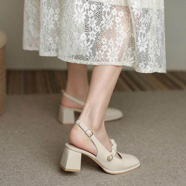 Pandlaga ja 5,5 cm paksuse kontsaga naiste sandaalid