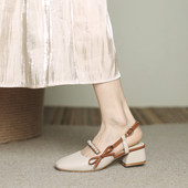 Alkalmi női szandál gyöngyökkel és alacsony, négyzet alakú sarokkal