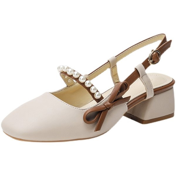 Alkalmi női szandál gyöngyökkel és alacsony, négyzet alakú sarokkal