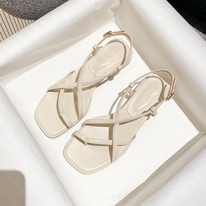 Lameda talla ja nahast rihmadega naiste sandaalid