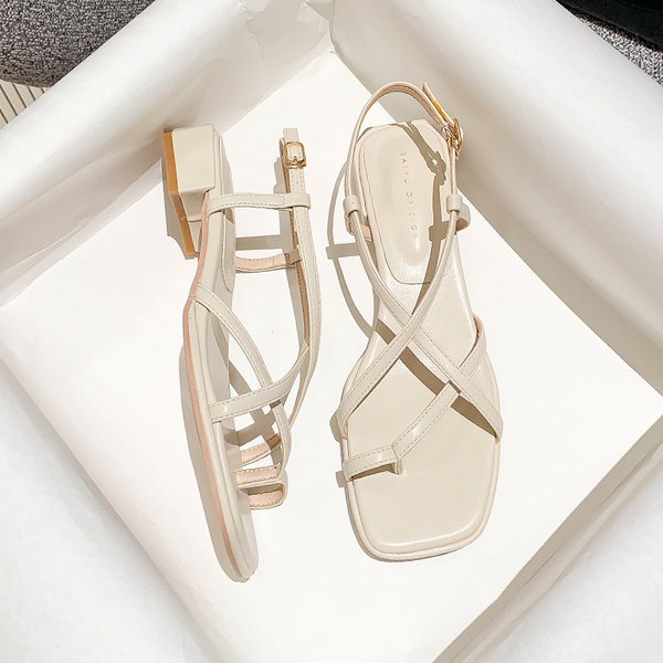 Lameda talla ja nahast rihmadega naiste sandaalid