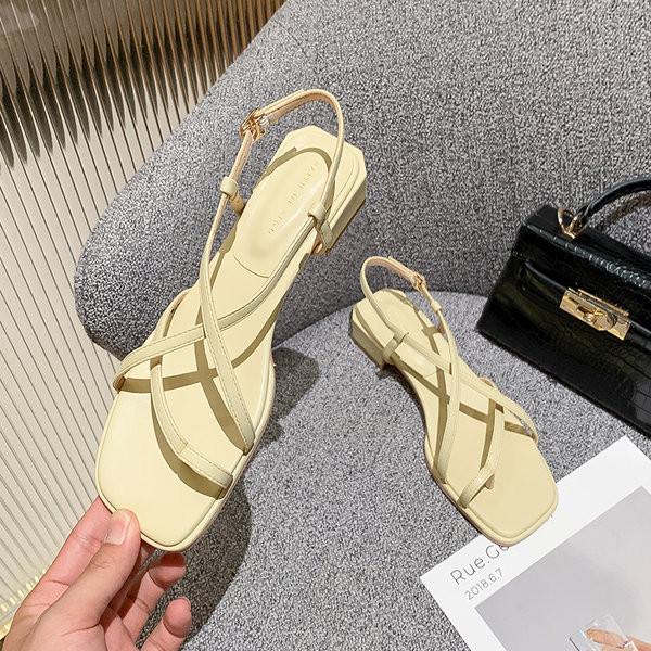 Lameda talla ja nahast rihmadega naiste sandaalid