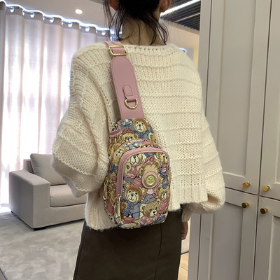 Naiste ökonahast ja tekstiilist värvitrükiga väike seljakott