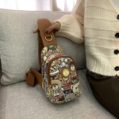 Naiste ökonahast ja tekstiilist värvitrükiga väike seljakott