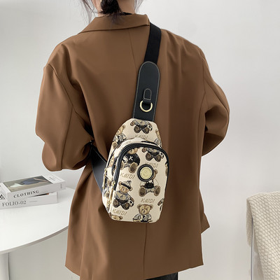 Naiste ökonahast ja tekstiilist värvitrükiga väike seljakott