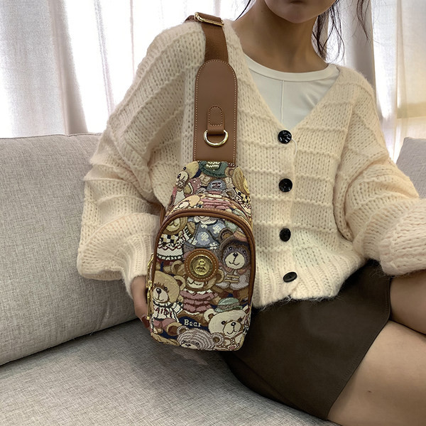 Naiste ökonahast ja tekstiilist värvitrükiga väike seljakott