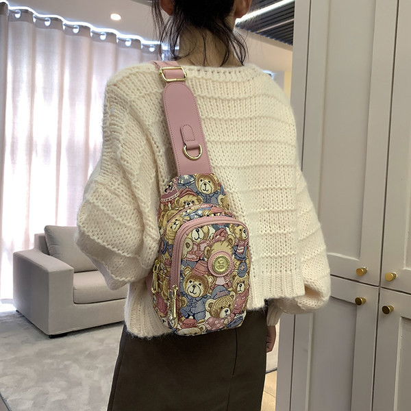 Naiste ökonahast ja tekstiilist värvitrükiga väike seljakott