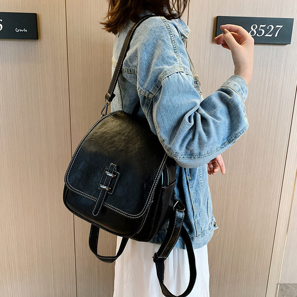 Naiste nahast seljakott, tavaline pandlaga mudel