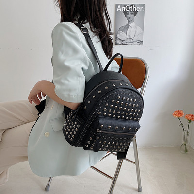 Naiste kunstnahast seljakott metallist kabega