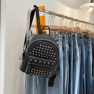 Naiste kunstnahast seljakott metallist kabega