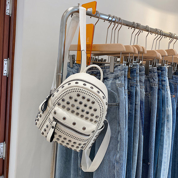 Naiste kunstnahast seljakott metallist kabega