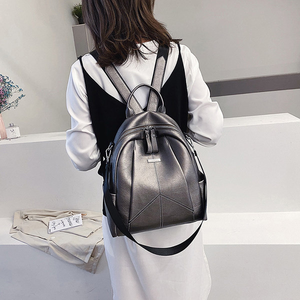 Mitmes värvitoonis lukuga naiste seljakott