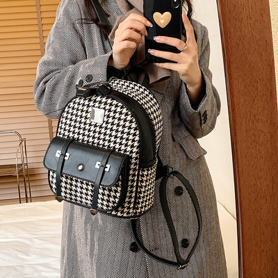 Naiste seljakott esitasku ja lukuga - kolme värvi