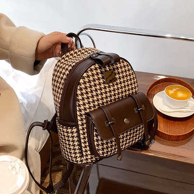 Naiste seljakott esitasku ja lukuga - kolme värvi