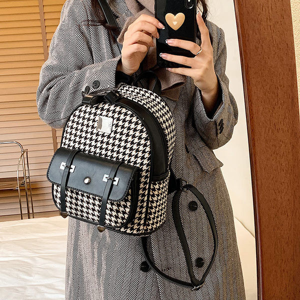 Naiste seljakott esitasku ja lukuga - kolme värvi