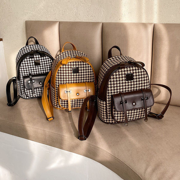 Naiste seljakott esitasku ja lukuga - kolme värvi