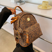 Női hátizsák elülső zsebbel - négy színben