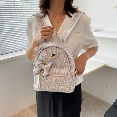 Női hátizsák elülső zsebbel - négy színben