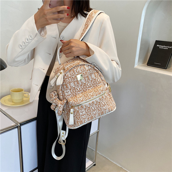 Női hátizsák elülső zsebbel - négy színben