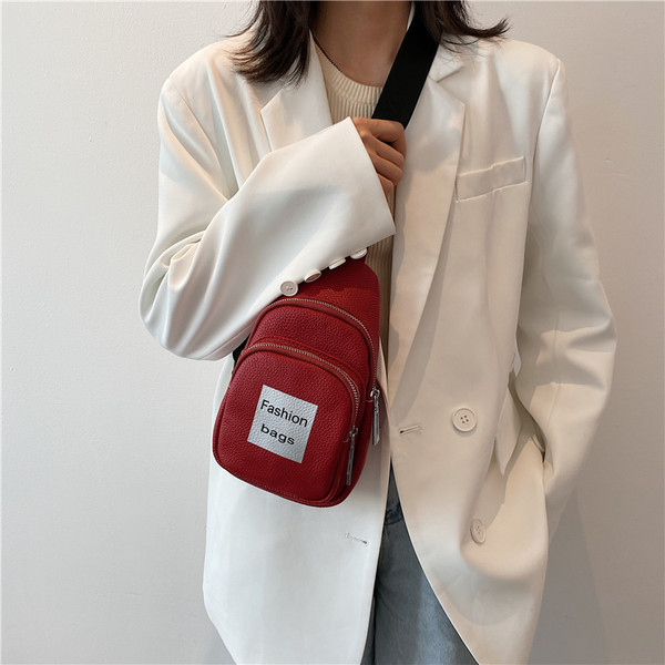 Väike naiste seljakott ühe rihmaga