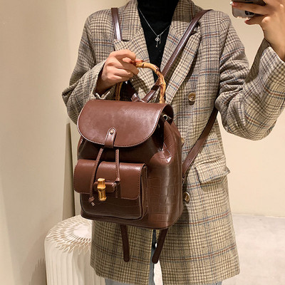 Naiste kaasaegne seljakott puidust käepideme ja lipsudega