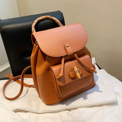 Naiste kaasaegne seljakott puidust käepideme ja lipsudega