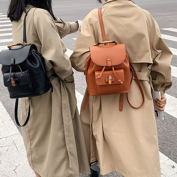 Naiste kaasaegne seljakott puidust käepideme ja lipsudega