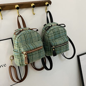 Női hátizsák zöld elülső zsebbel