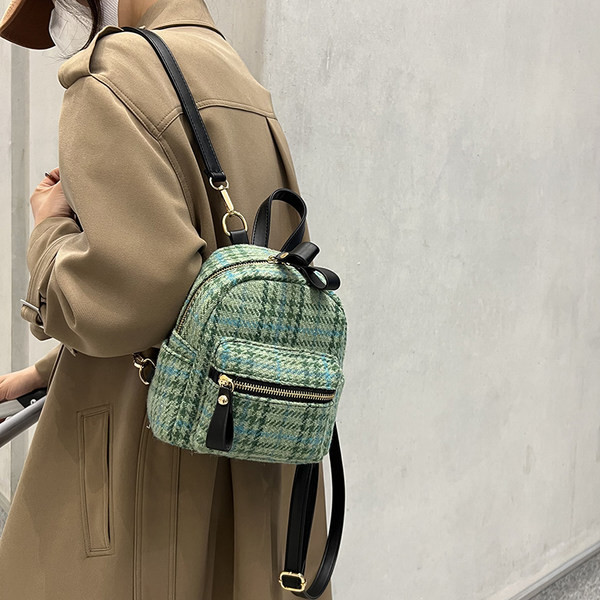 Női hátizsák zöld elülső zsebbel