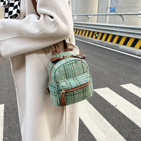 Női hátizsák zöld elülső zsebbel