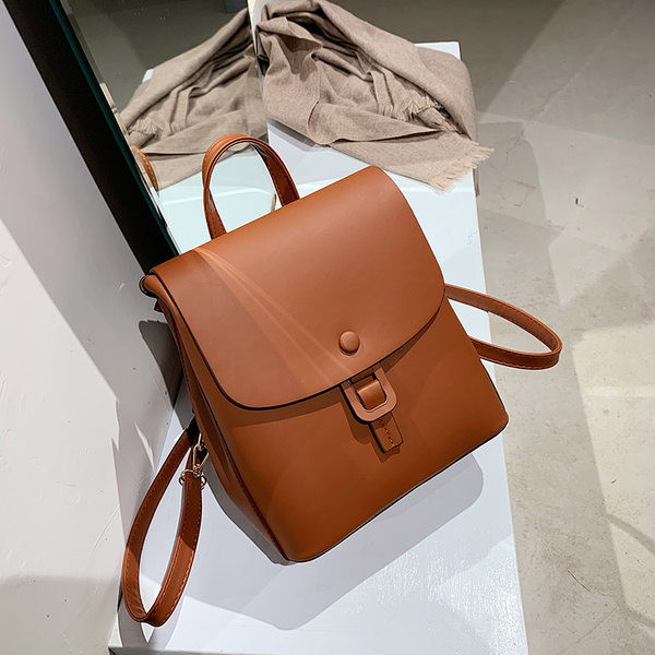 Naiste kunstnahast seljakott mittestandardse lukuga