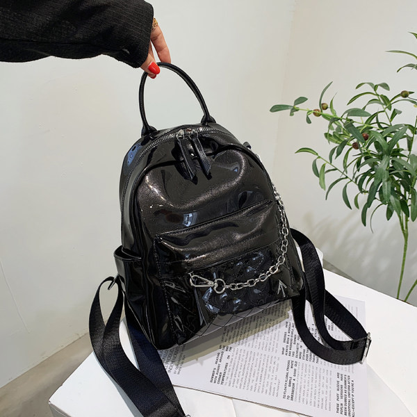 Naiste metallkaunistusega lakknahast seljakott