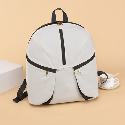 Praegune naiste veekindel lukuga seljakott