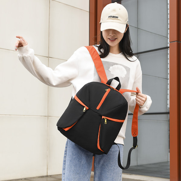 Praegune naiste veekindel lukuga seljakott