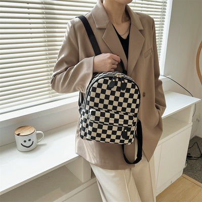 Stiilne naiste ruuduline tõmbluku ja taskuga seljakott