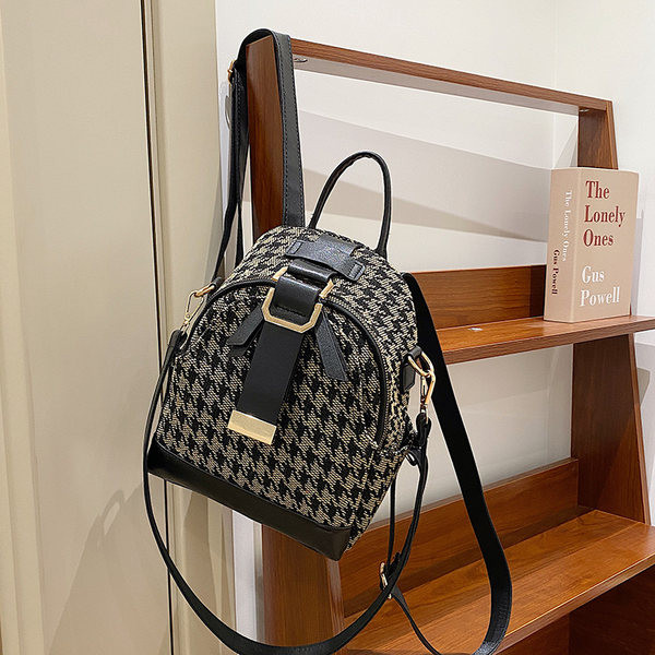 Stílusos női bőrtáska különböző modellekben