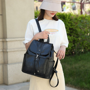 Μοντέρνα γυναικεία τσάντα σε μαύρο χρώμα με αγκράφα