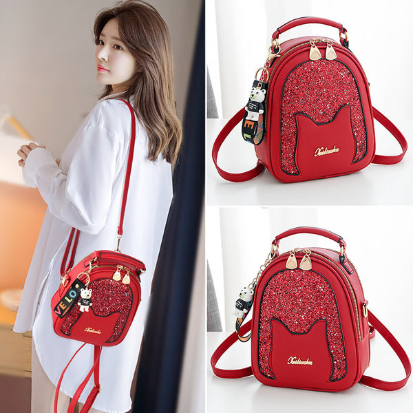 Väike naiste seljakott, millel on läikiv efekt ja metallist kiri