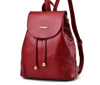 Moodne naiste seljakott metallist embleemiga - kolme värvi