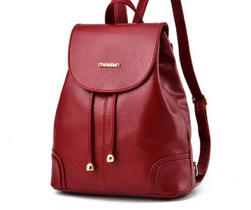 Moodne naiste seljakott metallist embleemiga - kolme värvi