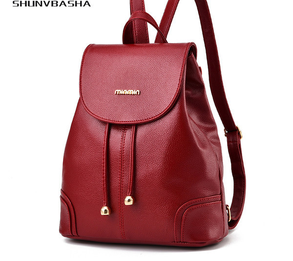 Moodne naiste seljakott metallist embleemiga - kolme värvi