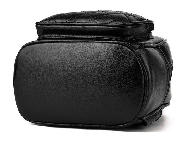 Igapäevane väike naiste seljakott metallist embleemi ja taskuga