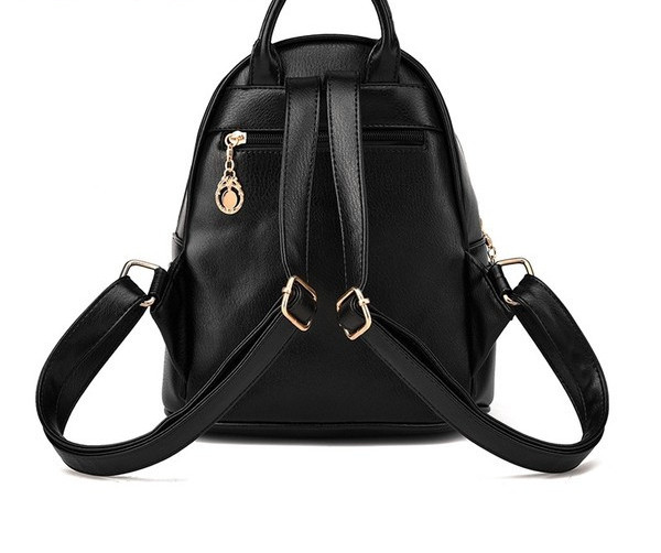 Igapäevane väike naiste seljakott metallist embleemi ja taskuga