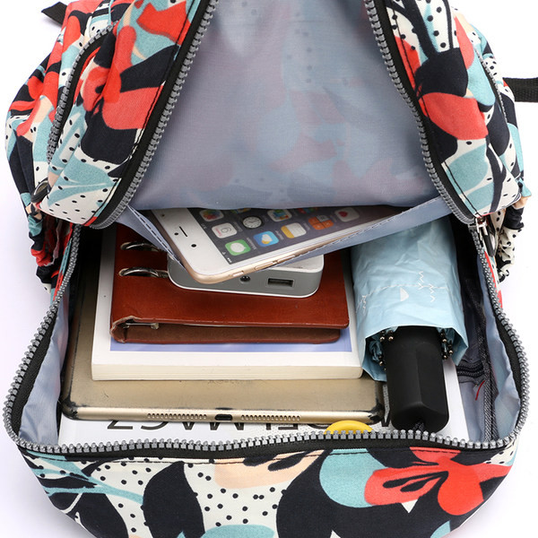 Igapäevane tekstiilist taskutega seljakott - kolme värvi