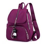 Moodne naiste tekstiilist seljakott eesmise lukuga